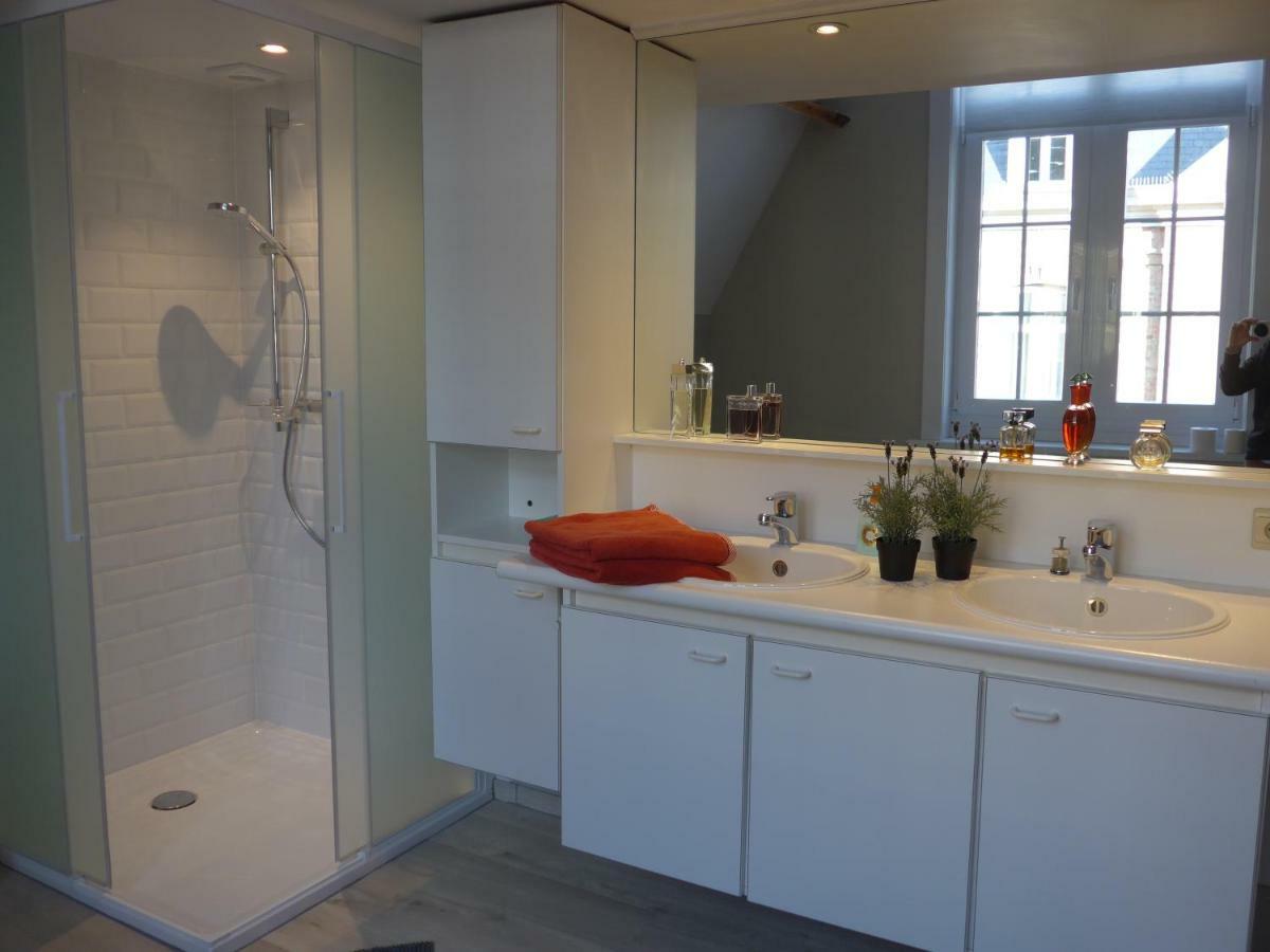 Belarte Framing Shop, Spacious Apartment With Garage In The Heart Of Ieper Luaran gambar